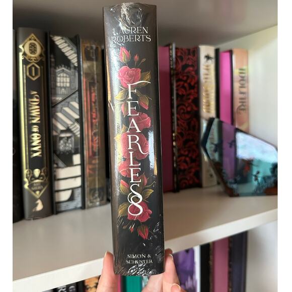 Owlcrate Special Signed Edition Fearless By Lauren Roberts - Picture 4 of 9